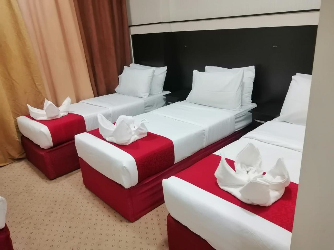 Multi-bed pilgrim room